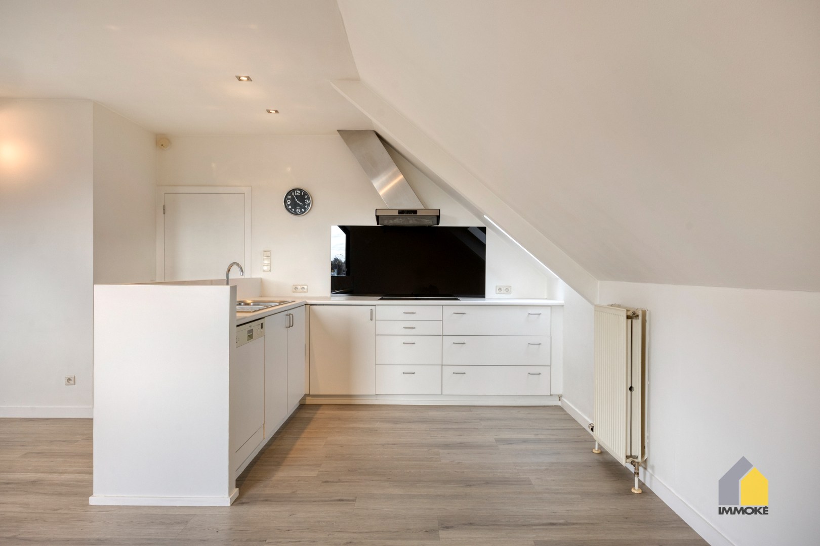 Modern appartement met 2 slpks en parking. 