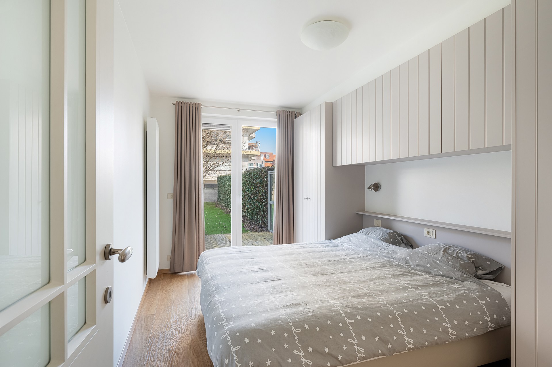 Appartement lumineux au rez-de-chaussée avec grand jardin ensoleillé à Knokke (avec possibilité d'achat d'une place de parking intérieure) 