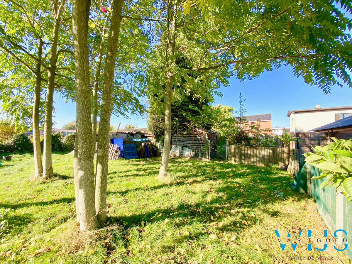 Te renoveren gezinswoning op een zonnig perceel van 1184m² te Wachtebeke ! 