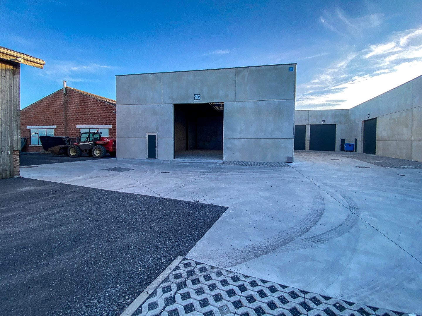 Geïsoleerde nieuwbouwloods 9G (loods 2) (290m²) te huur op een industrie- ambachtzone te Vleteren 