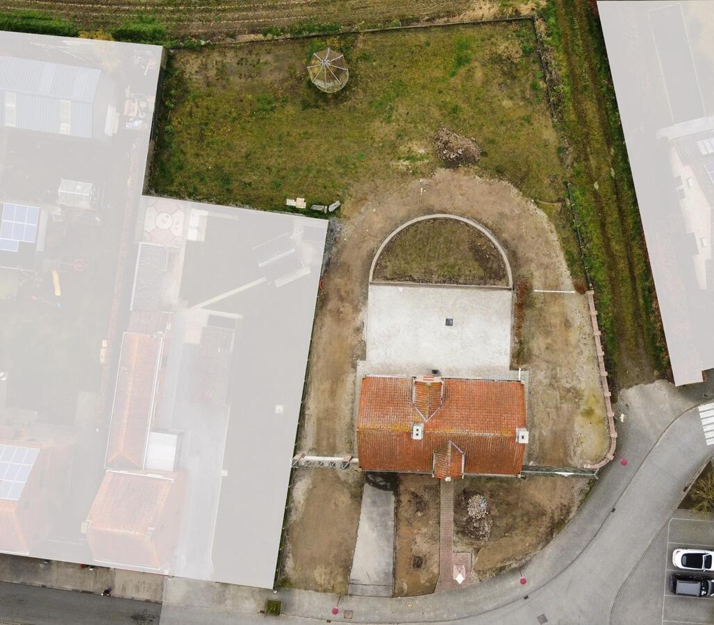 Alleenstaande woning met 3 slaapkamers en garage 