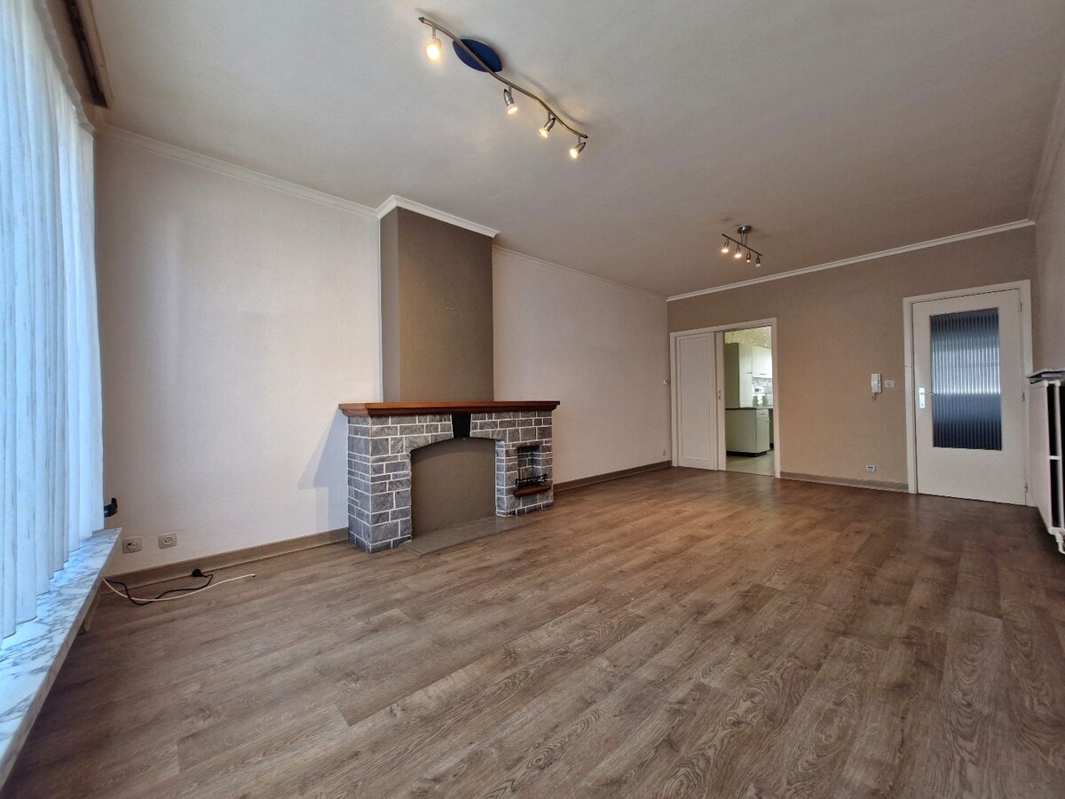 Charmant gelijkvloers appartement met stadskoer in hartje Heist 