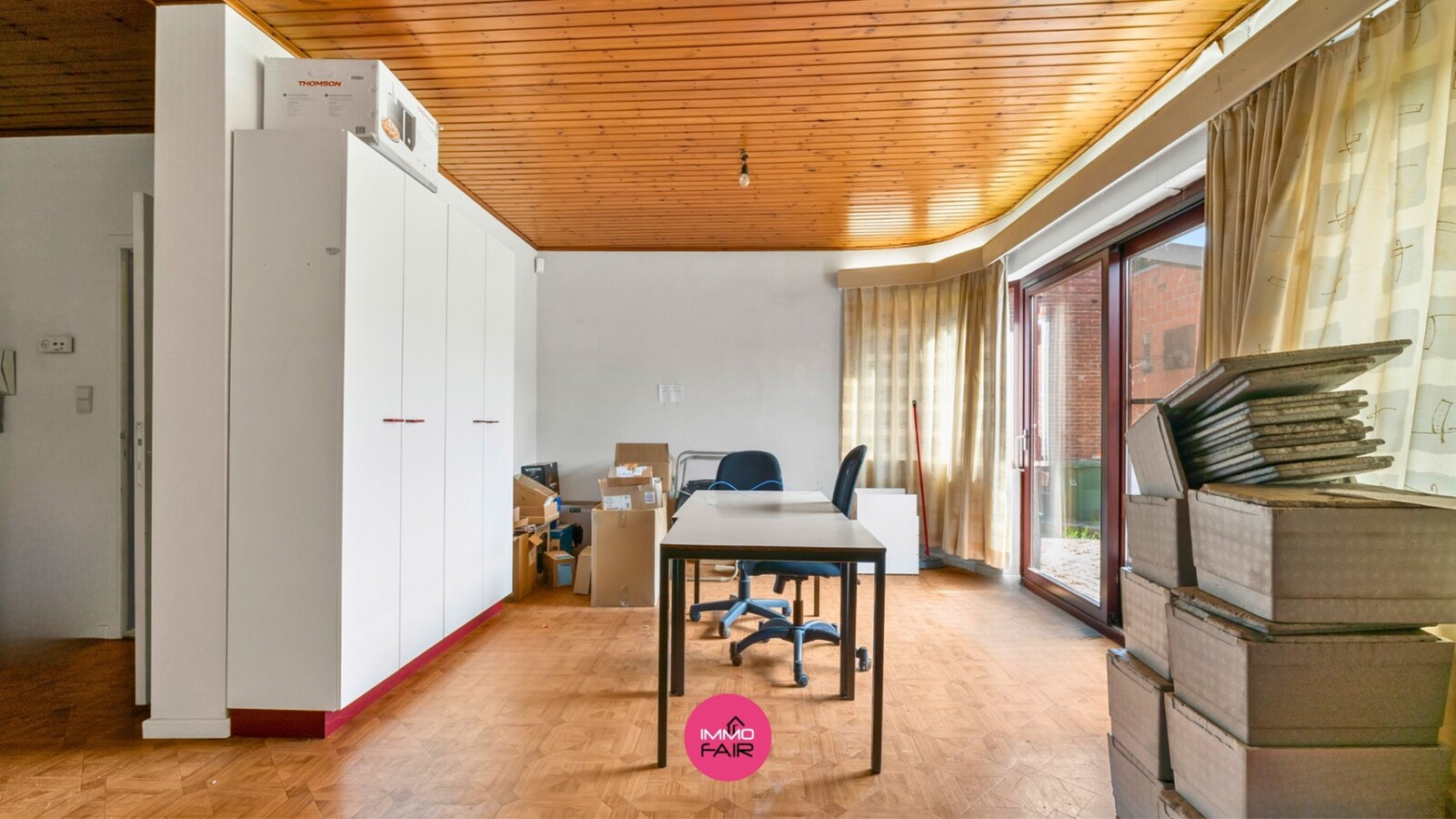 Polyvalent handelspand met duplexappartement in hartje Lanaken! 