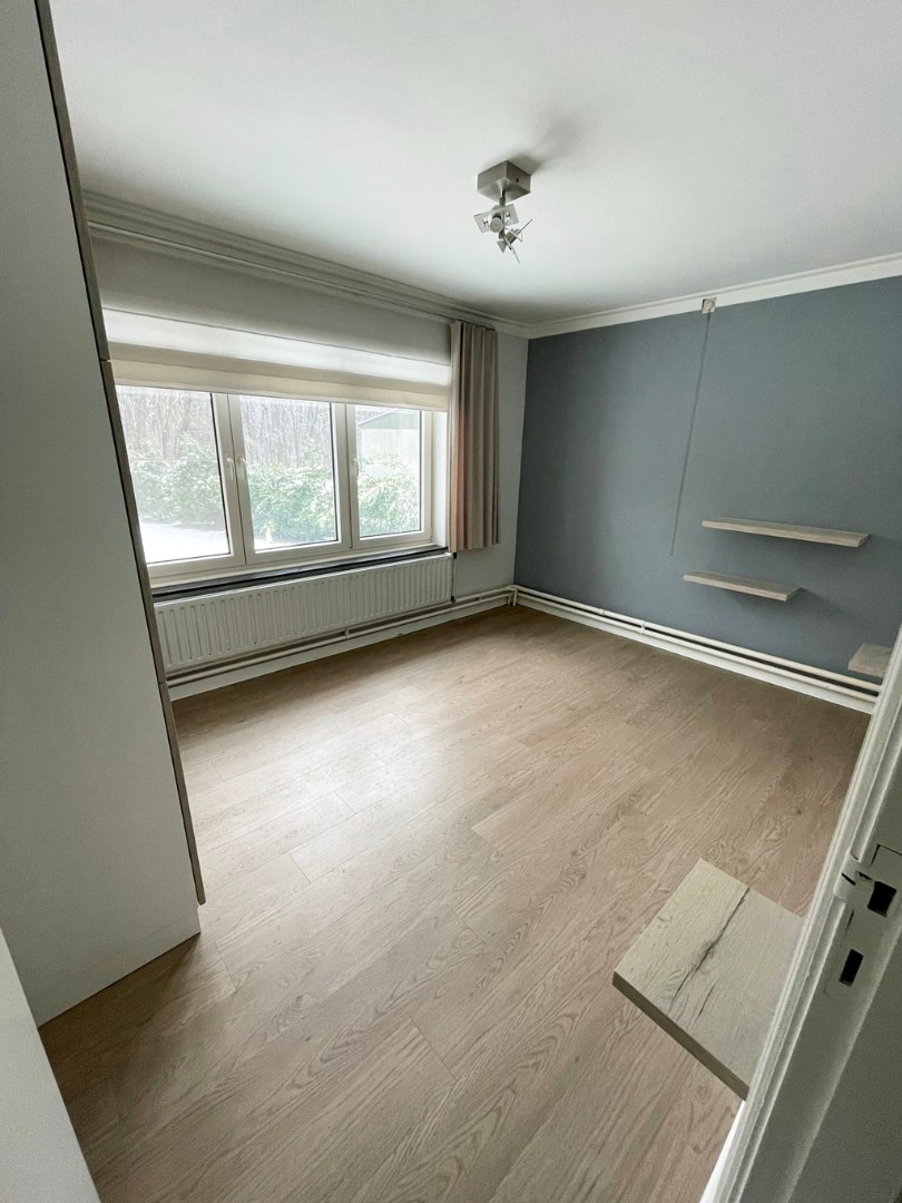Vrijstaande, energiezuinige woning met 4 slpk en garage op een perceel van 25 a. 
