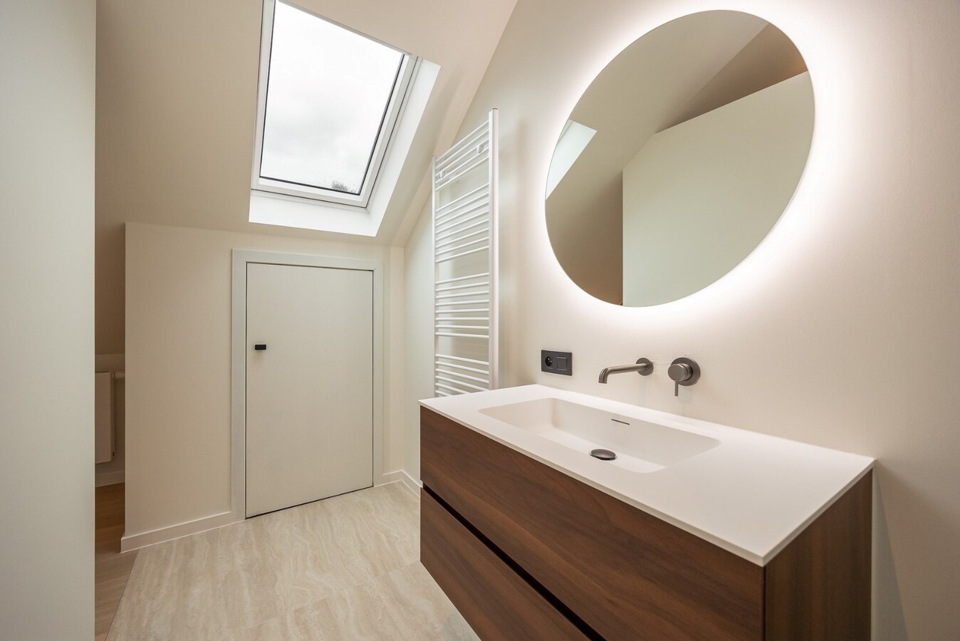 Volledig gerenoveerde HOB op een toplocatie te Kapellen! 