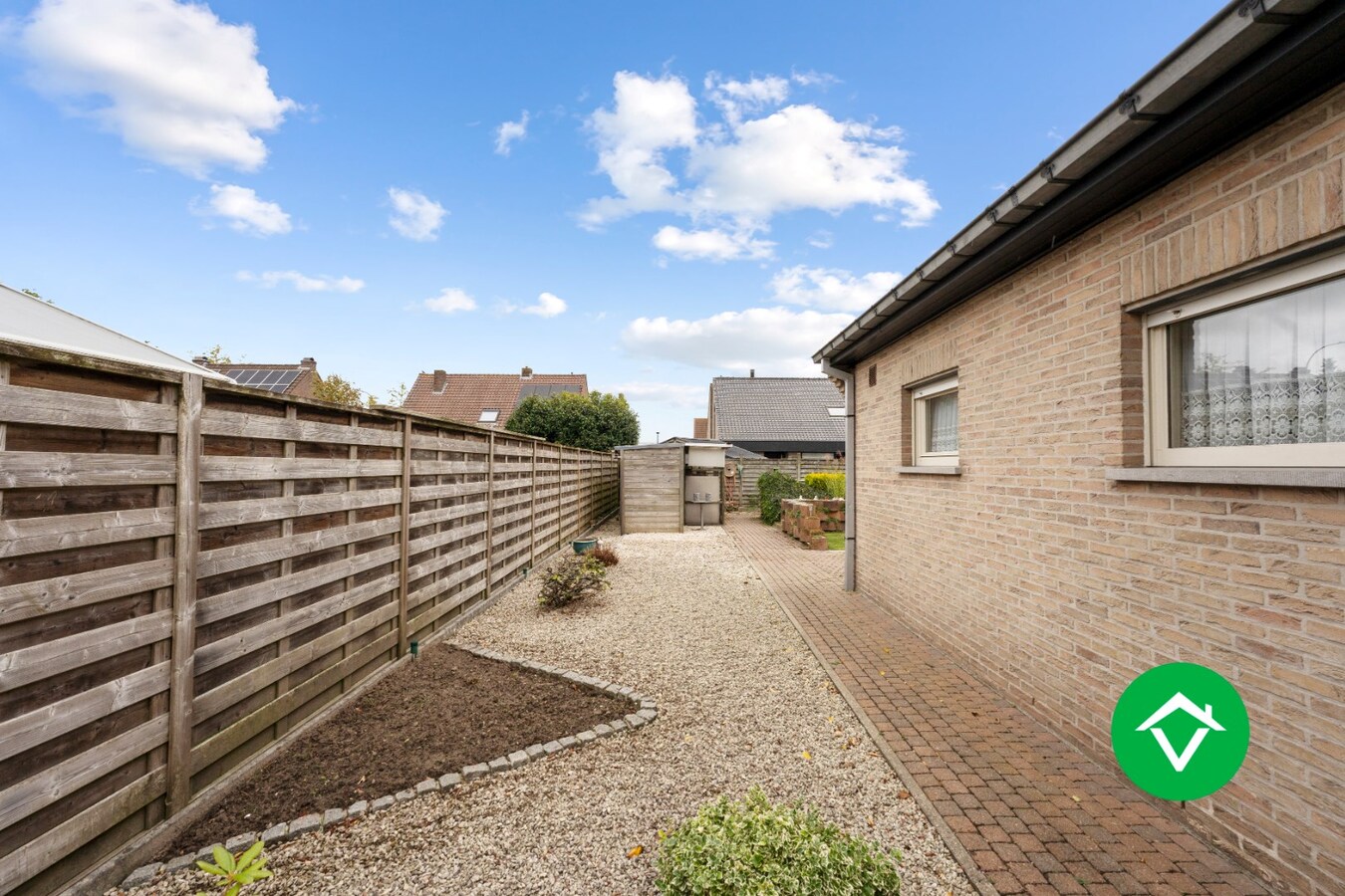 Kloeke woning met 4 slaapkamers in een woonwijk te Ichtegem. 