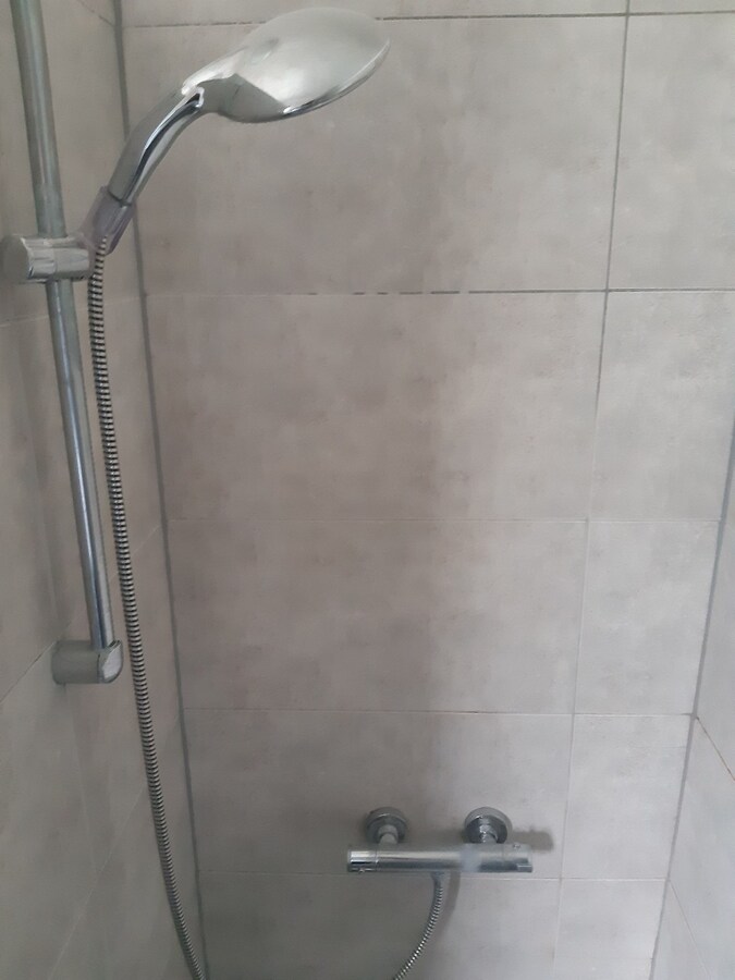 Degelijk appartement (1° verdieping). 