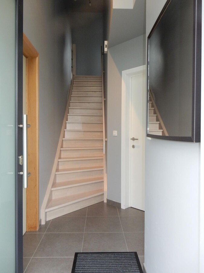Te huur: ruime woning met 3 slaapkamers, tuin en garage 