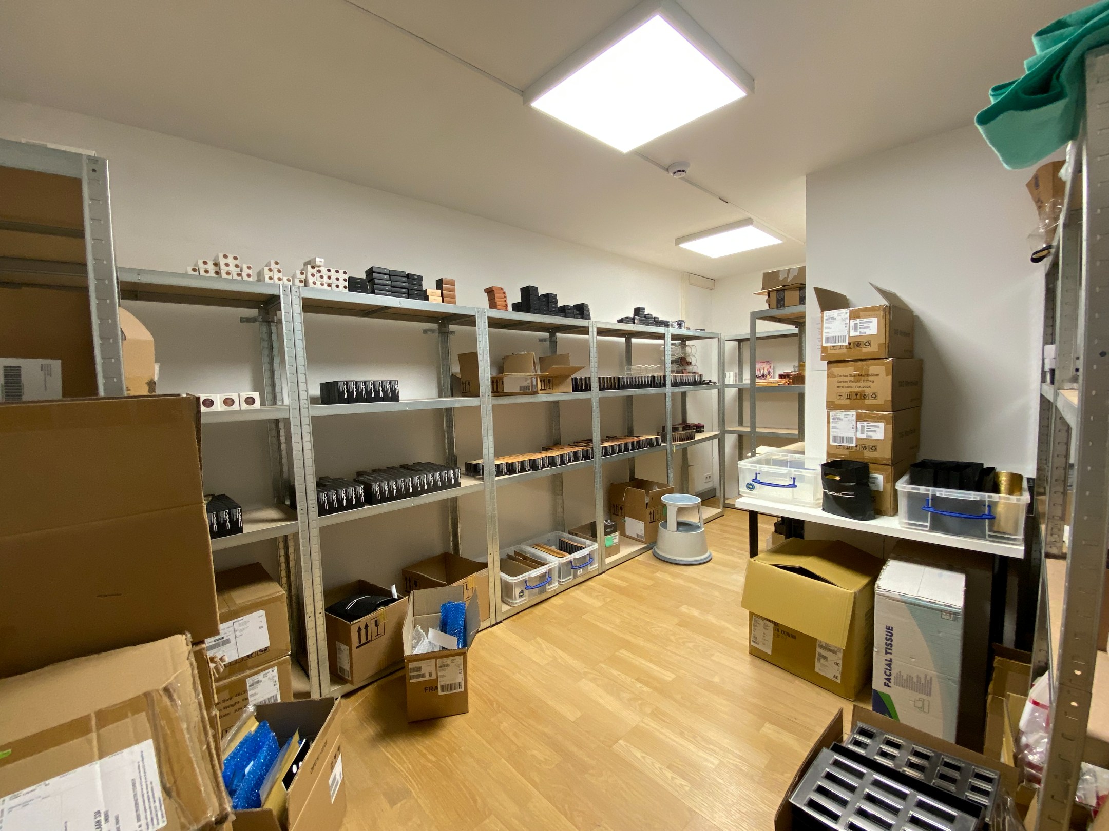 Local commercial à louer - disponible à partir du 1er mars 2026. 