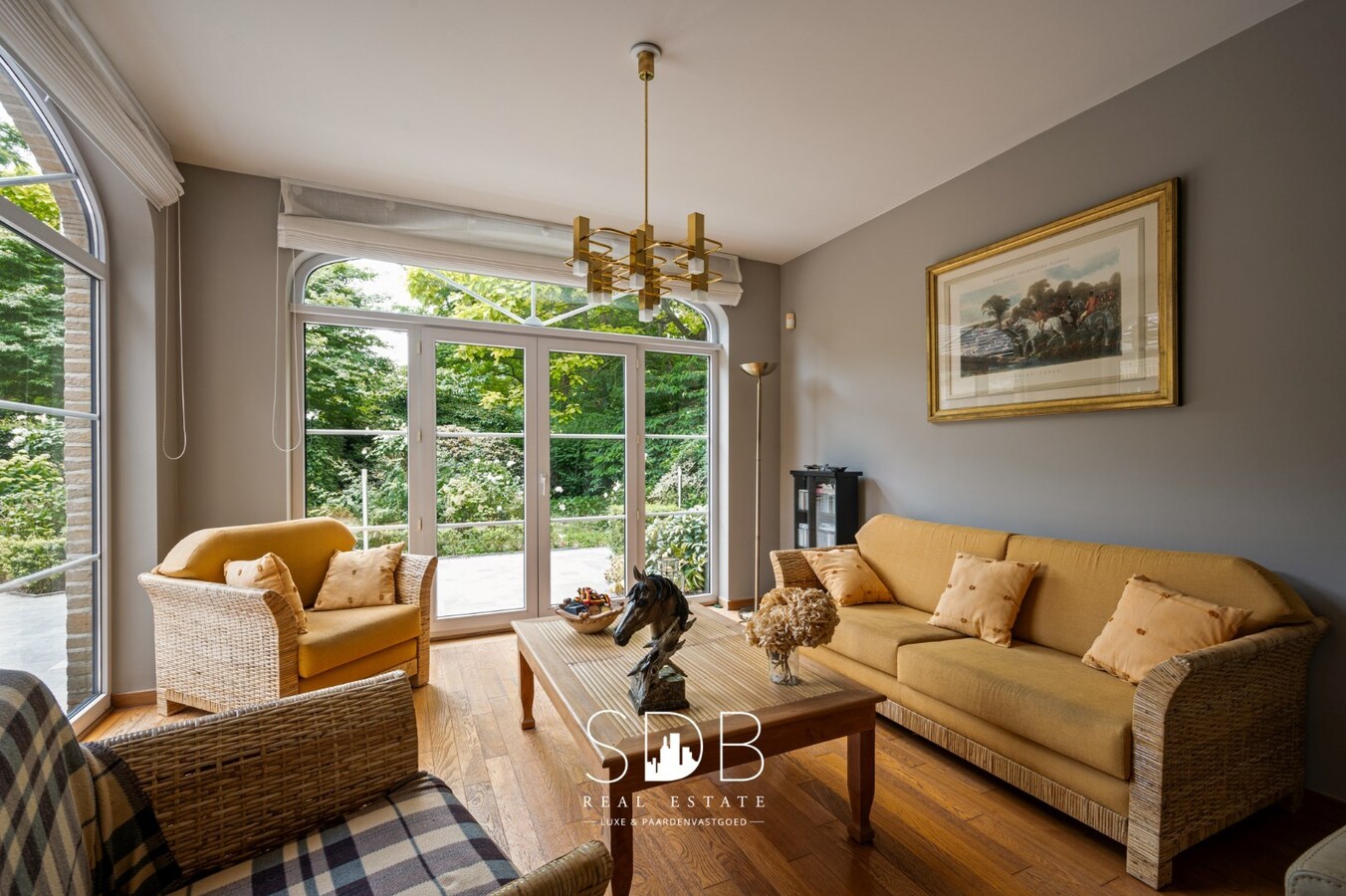 Prachtig landhuis met paardenfaciliteiten op 15.804m² 