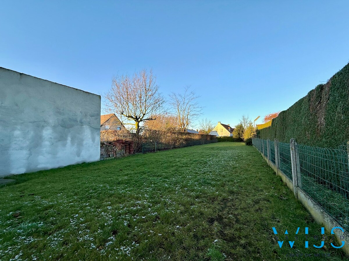 Volledig gerenoveerd woonhuis op 750m² in hartje Ertvelde ! 