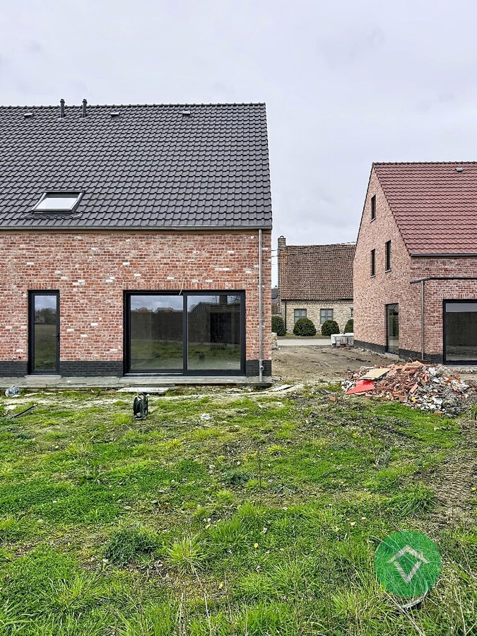 Nieuwbouwwoning met 4 slaapkamers en tuin te Koekelare 