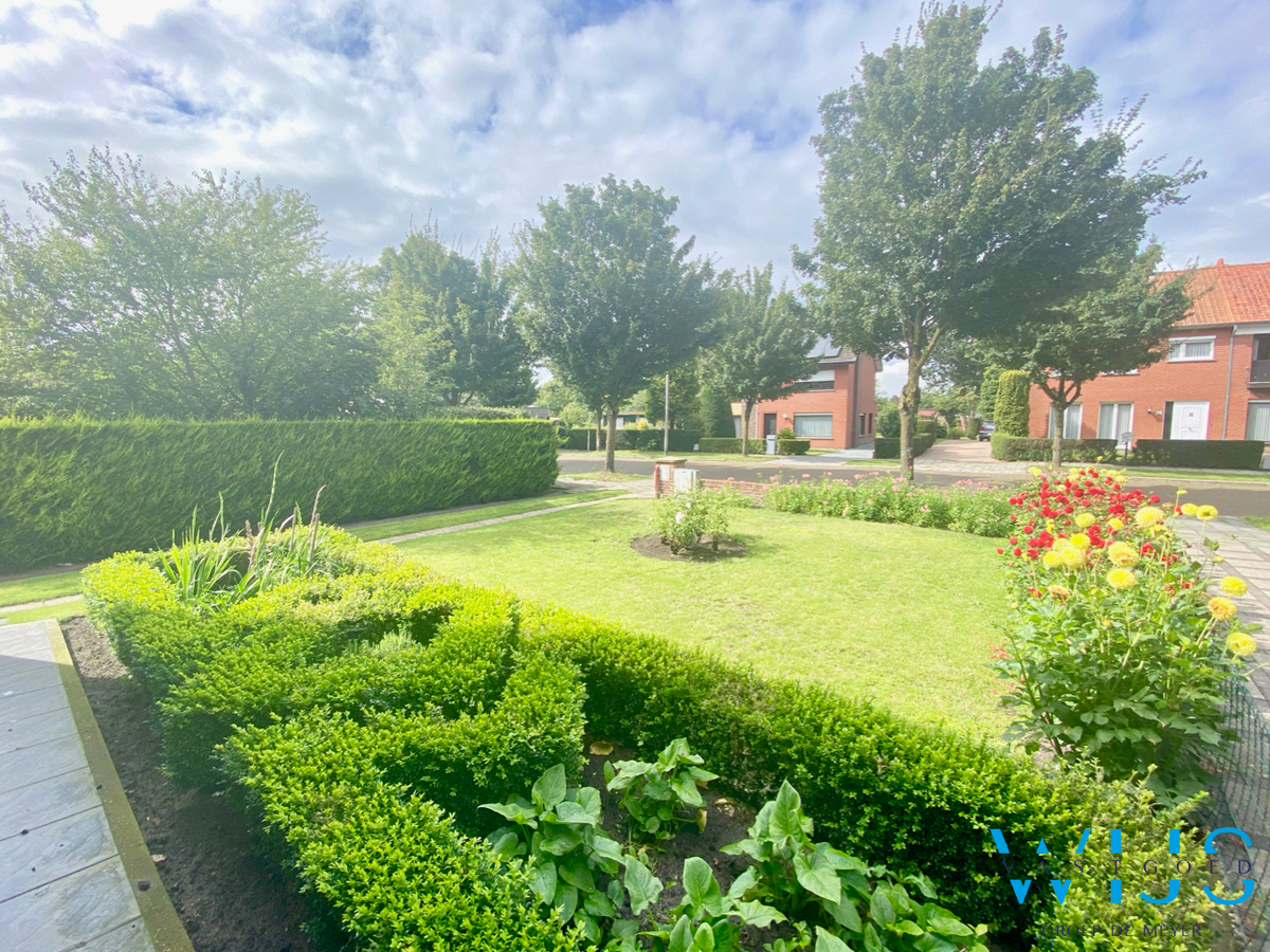 Stevige gezinswoning op SUPER locatie te Eeklo! 