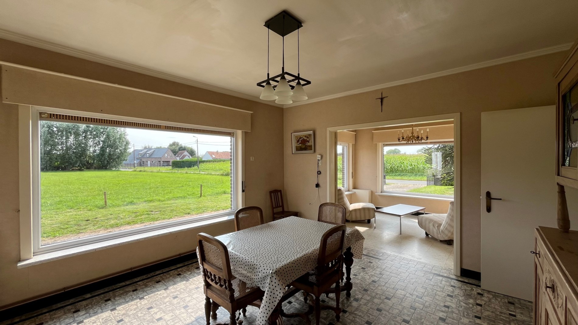 Ruime woning met een grote tuin 