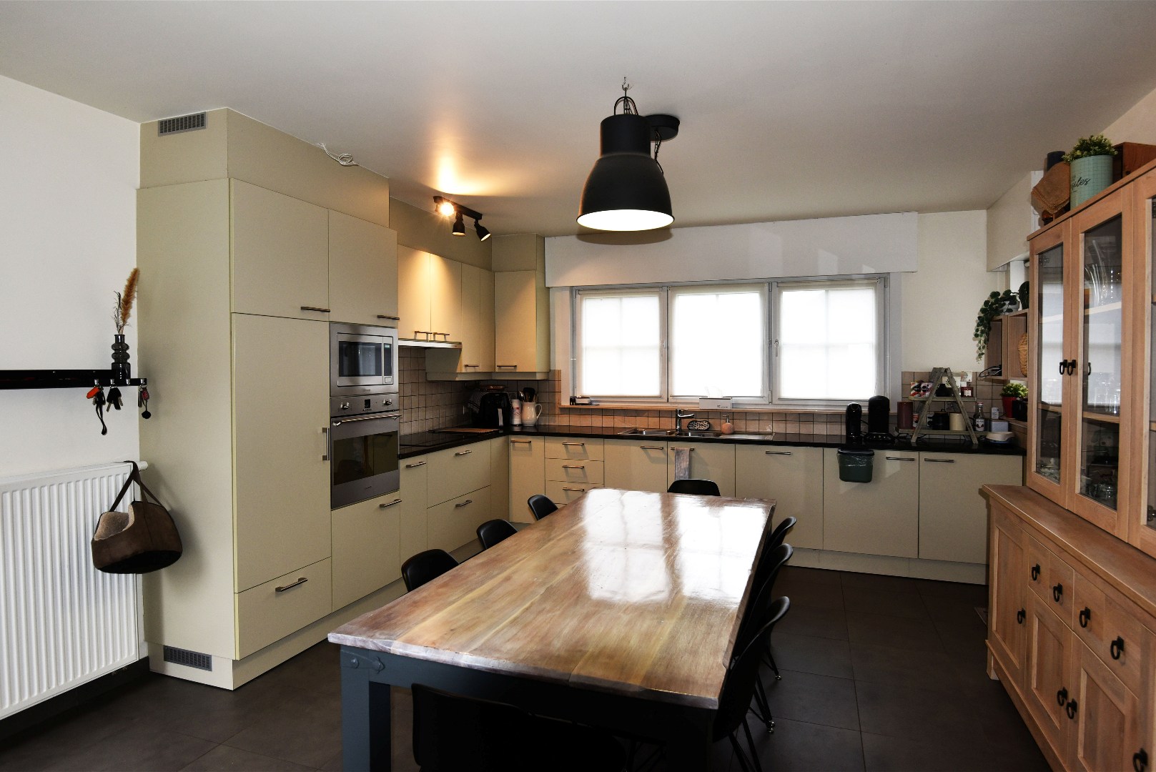 Ruime open bebouwing met 5 slaapkamers te Adegem 