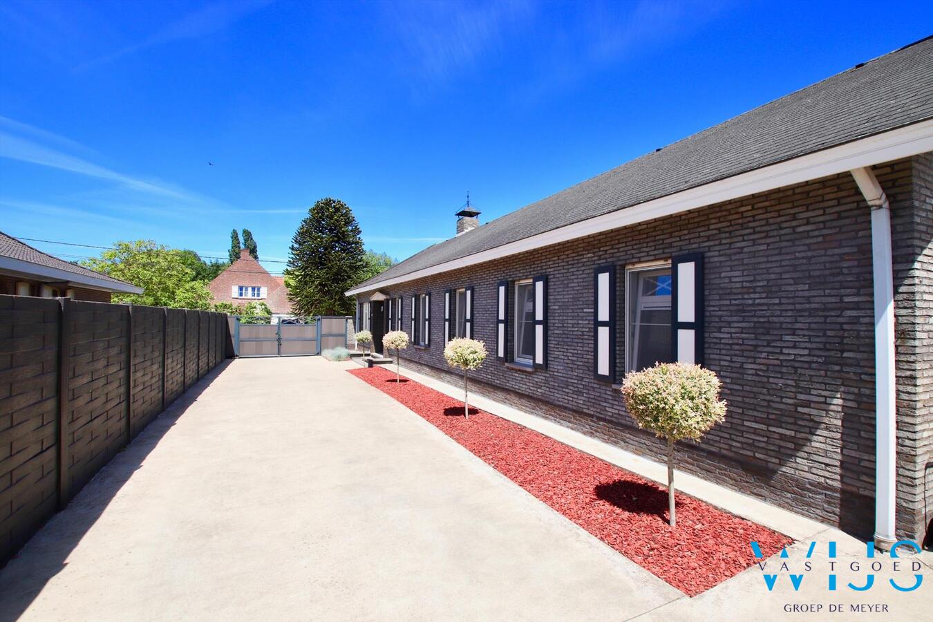 Piekfijn onderhouden en gerenoveerde bungalow te Zelzate! 