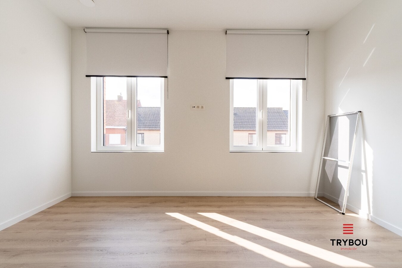 2 hoogwaardig afgewerkte nieuwbouwwoningen met garage 