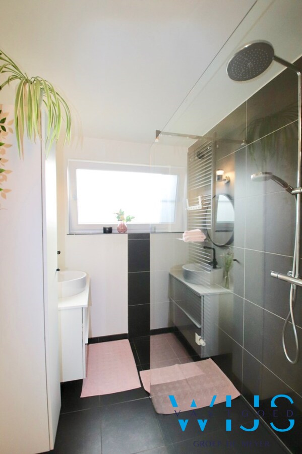 Prachtig instapklaar gelijkvloers appartement te Lievegem ! 