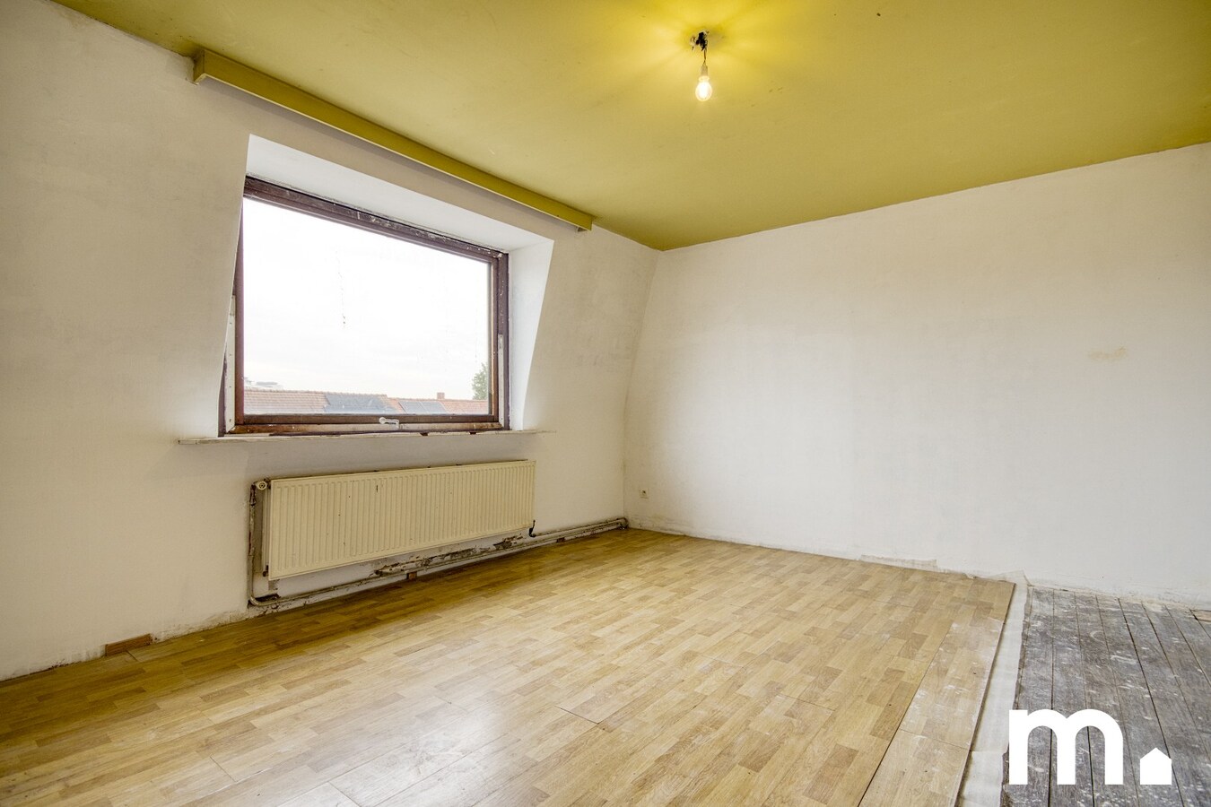 Woning met 3 slaapkamers, tuin en uitstekende verbinding te Kortrijk ! 