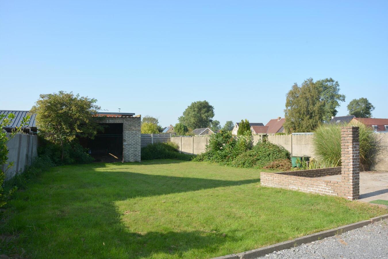 Ruime, op te knappen woning in centrum Zerkegem 