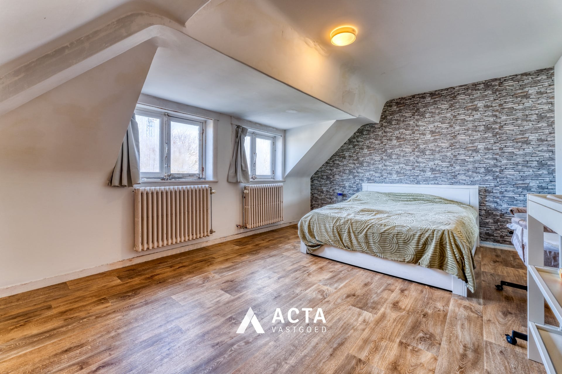 Halfopen bebouwing met vier slaapkamers in Mariakerke 