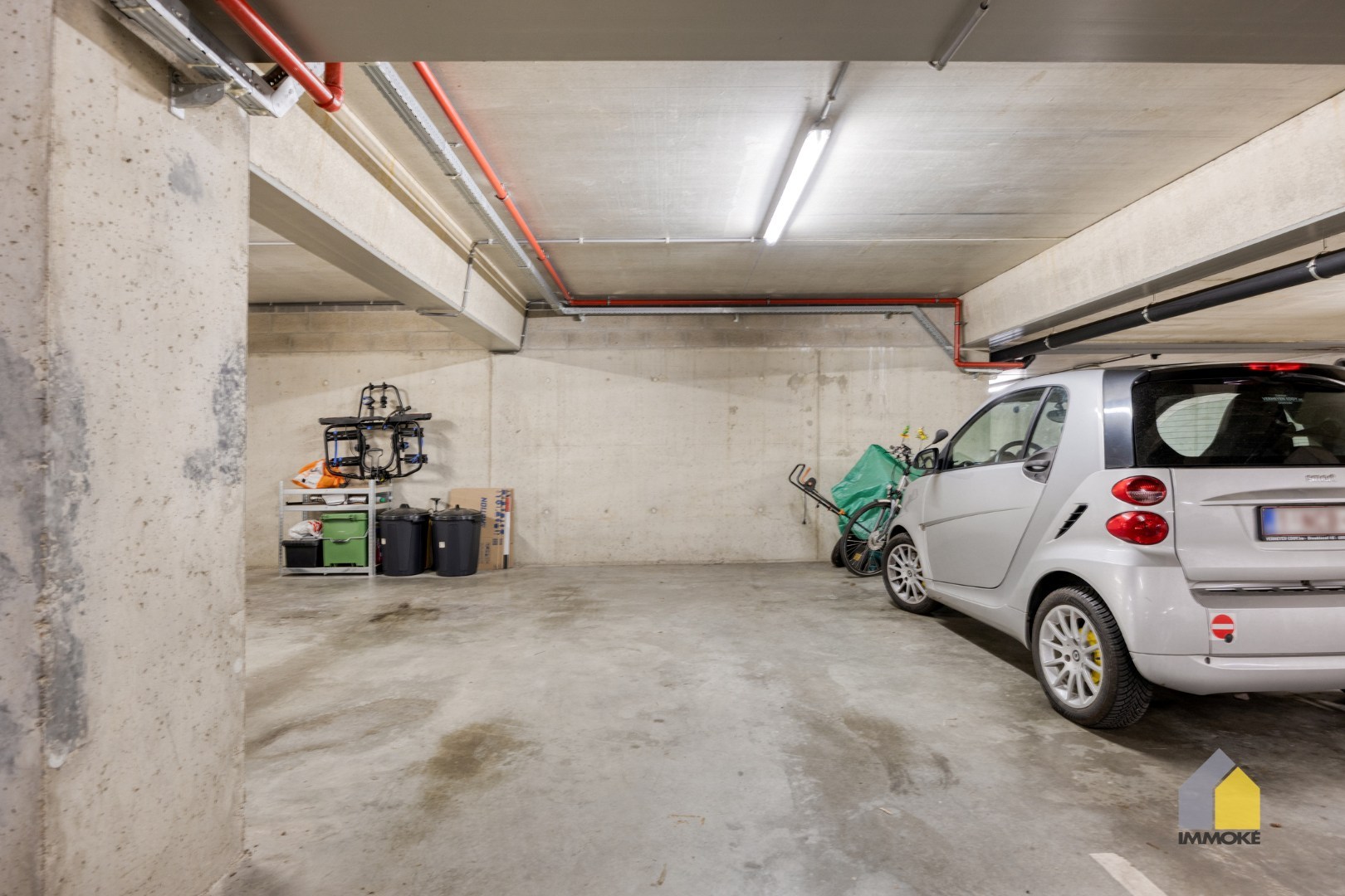 Gelijkvloers appartement met 2 slpks, stadstuin en autostaanplaats. 