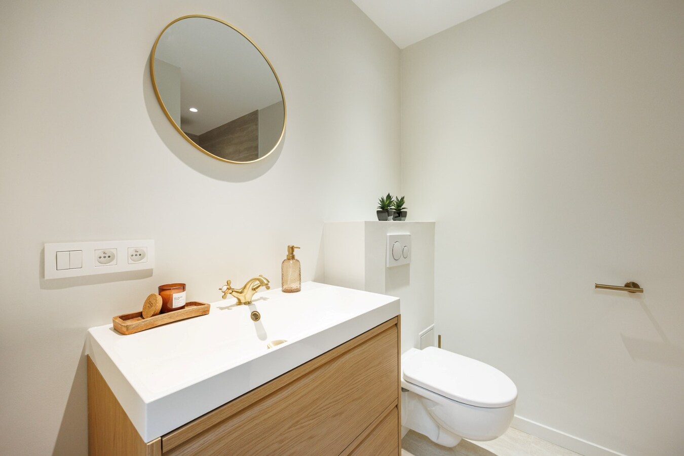 Recent gerenoveerd appt. met 2 slpk te Deurne! 