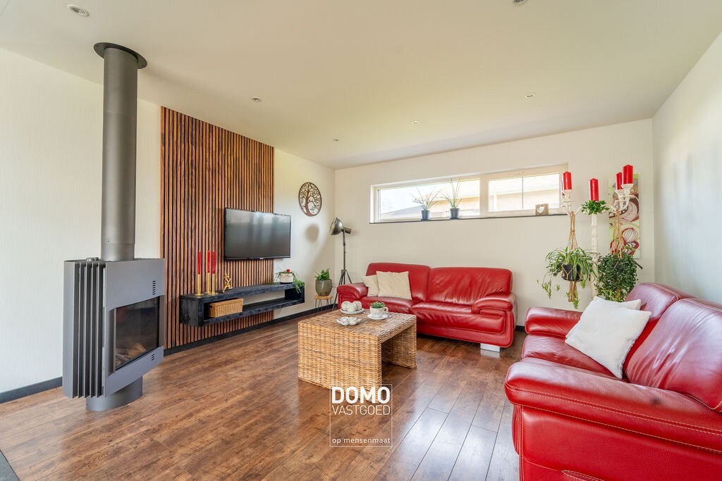 RUIME WONING VAN BOUWJAAR 2008 MET EPC LABEL B, 3 SLAAPKAMERS EN EEN HANGAR TE DIEPENBEEK 