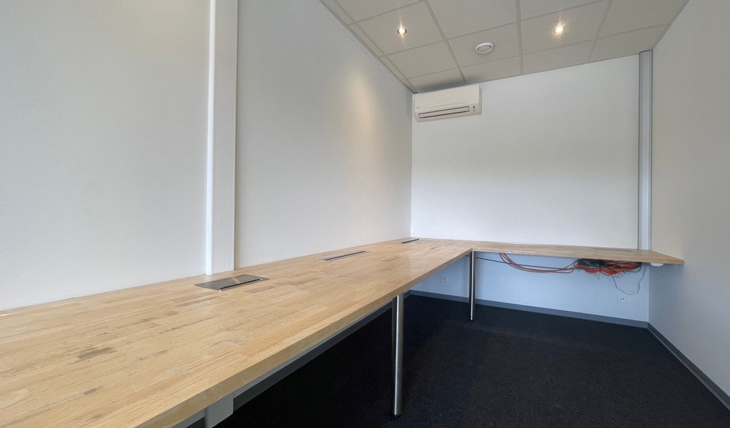 Gerenoveerde kantoren te huur in industriezone Ganzenbol Lint