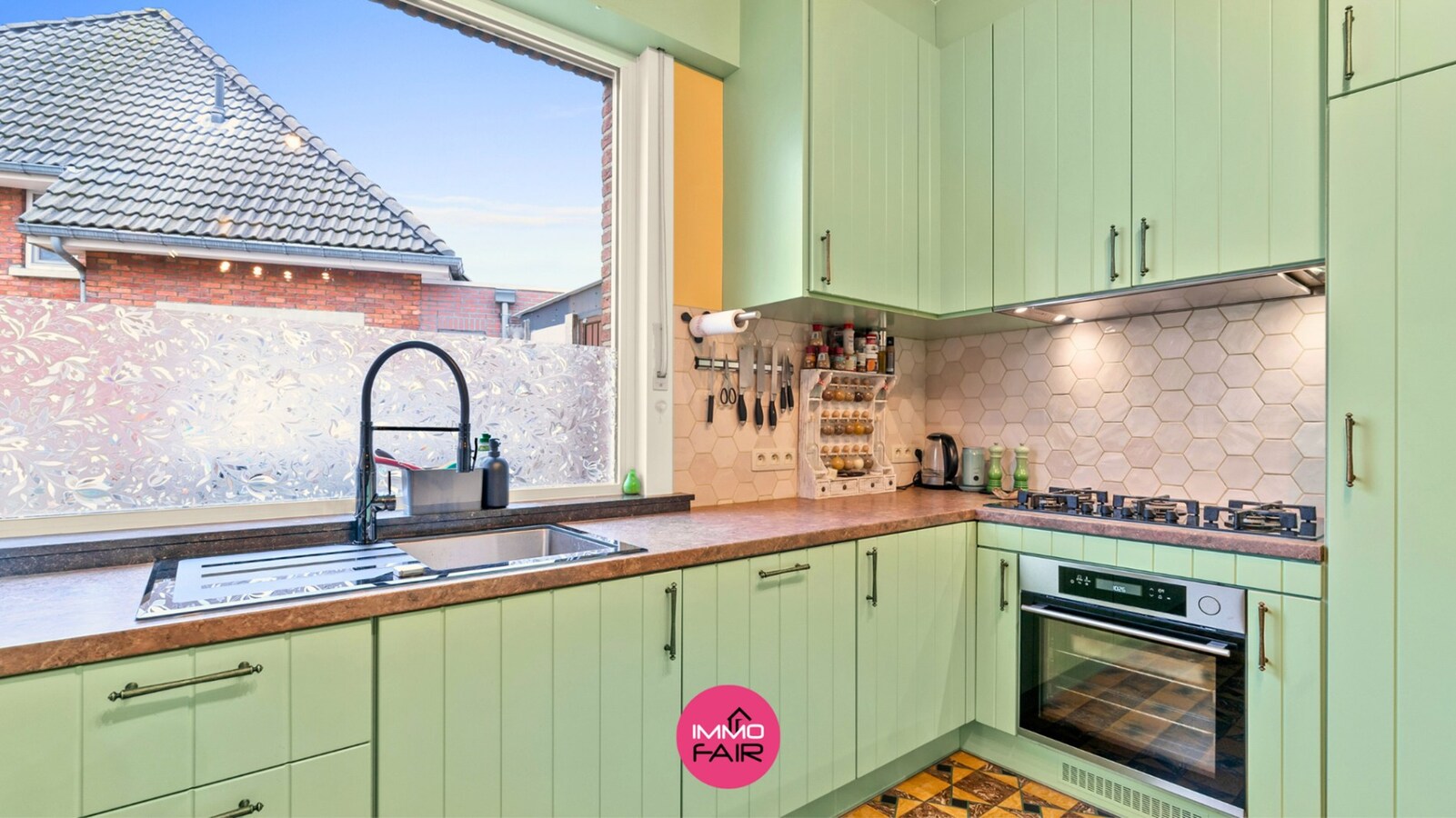 Gezinswoning met authentieke elementen in centrum Lanaken! 