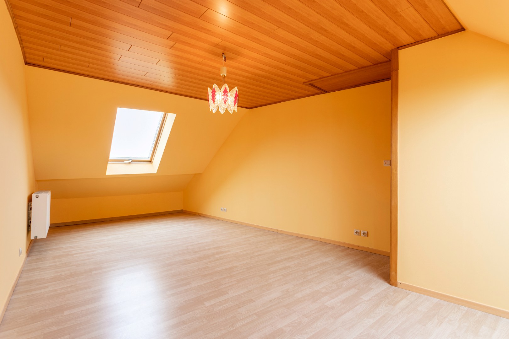 Verzorgde woning met 3 slaapkamers en leuke tuin te Halle 