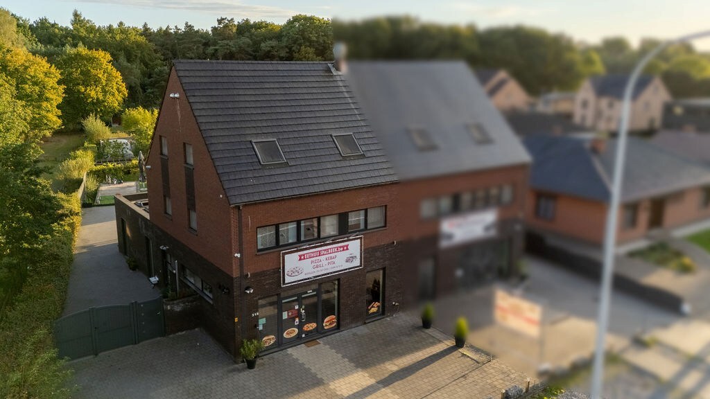 Gunstig gelegen handelshuis te Spalbeek (Hasselt) 