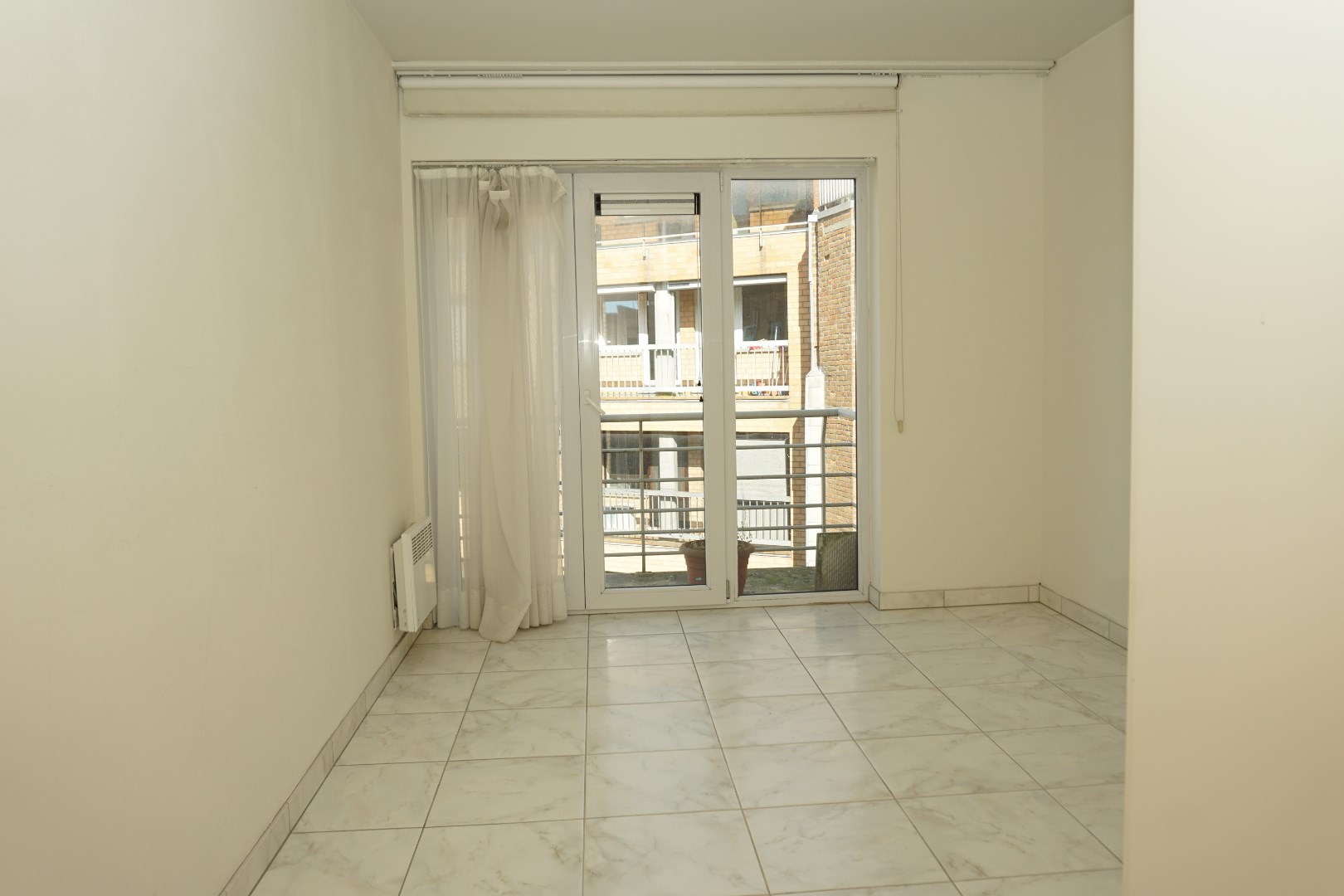 APPARTEMENT SPACIEUX AVEC TERRASSE DANS LE CENTRE D'OSTENDE 