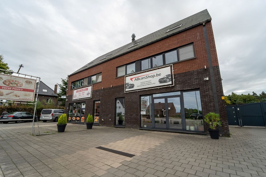 RUIM HANDELSHUIS MET WOONST TE SPALBEEK (HASSELT) 