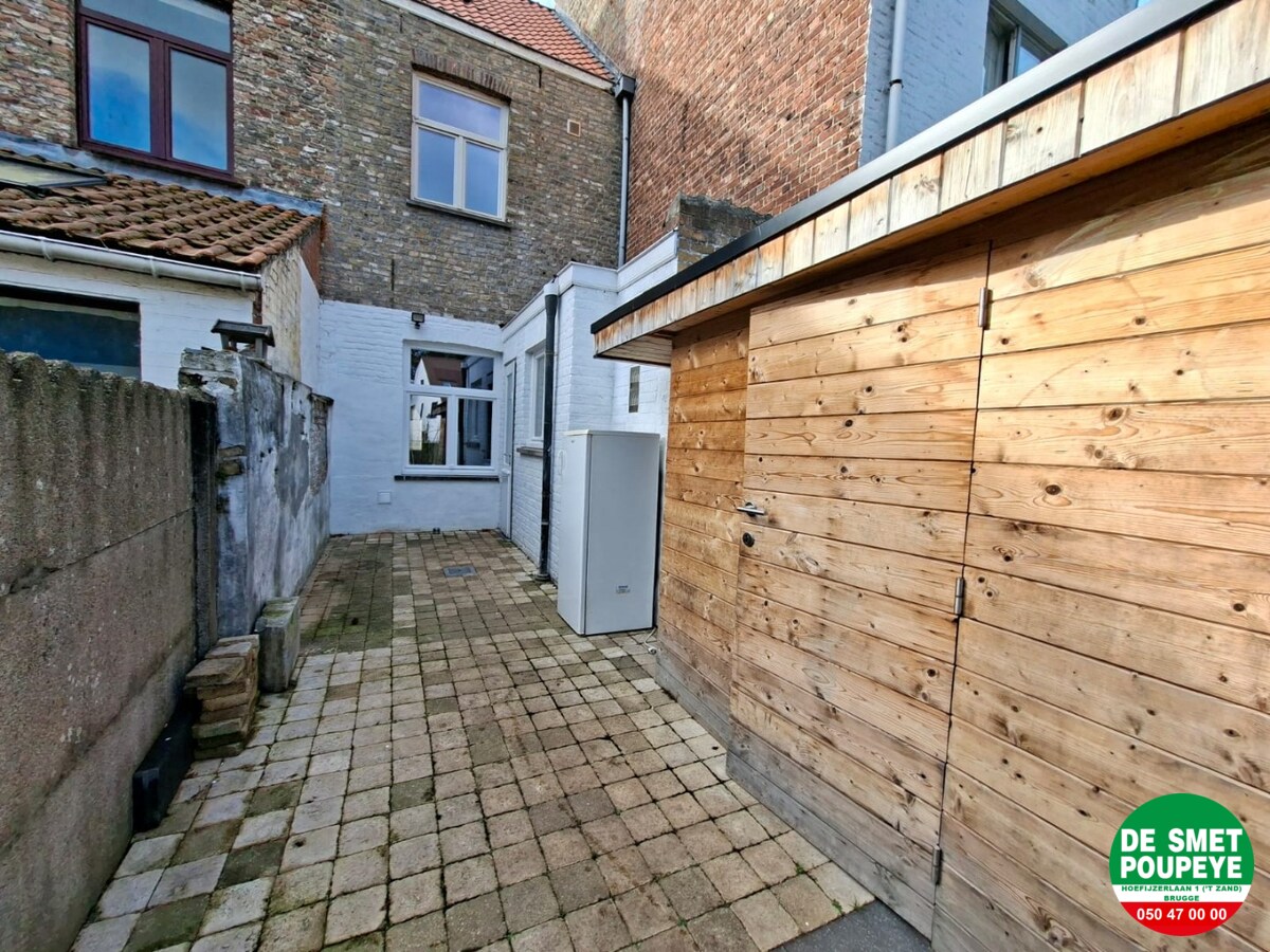 Rijwoning met tuin met uitweg 