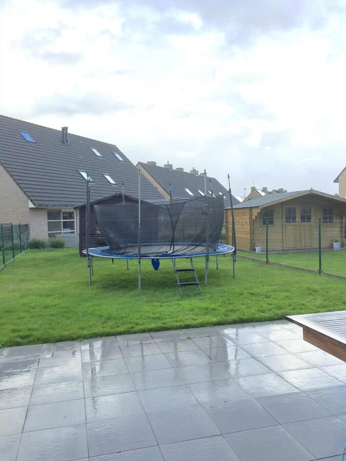 INSTAPKLARE MOOIE WONING MET GARAGE EN ZUIDGERICHTE TUIN 