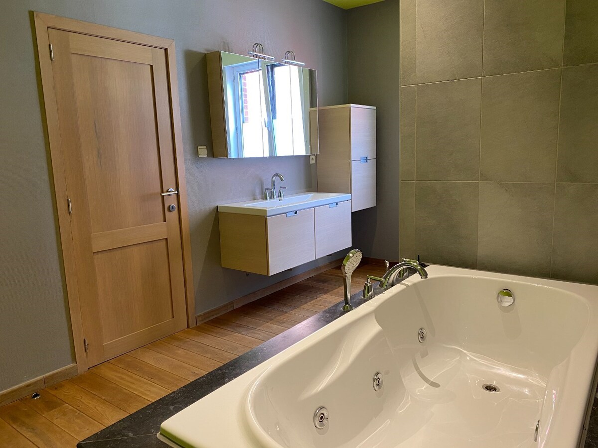 Ruime stadswoning met 2 slaapkamers en garage 