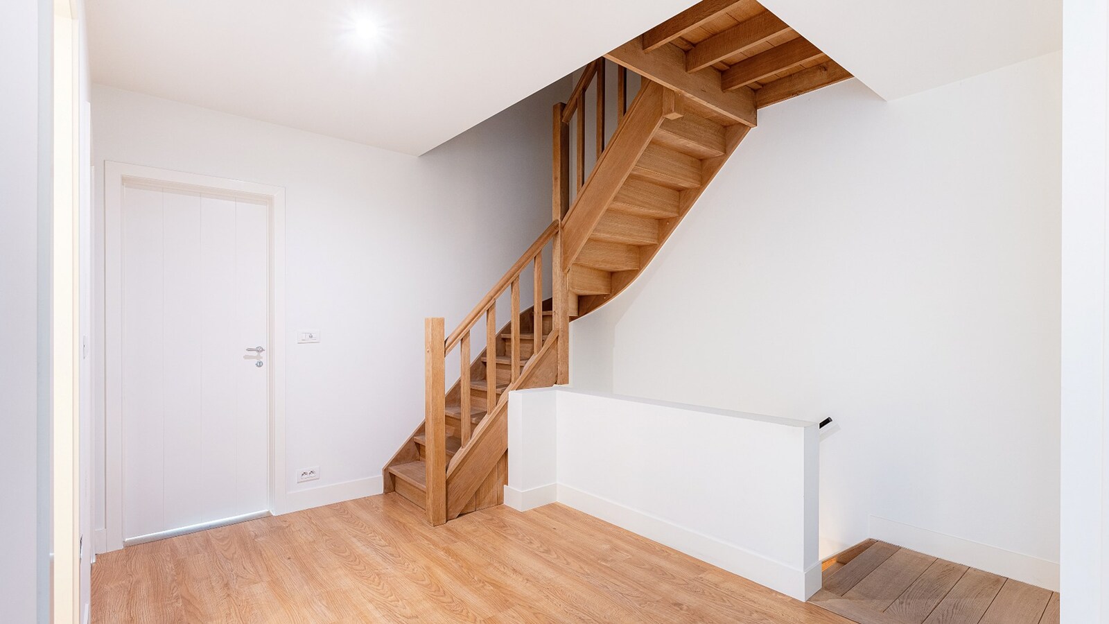 Instapklare en energiezuinige statige woning met tuin in rustige woonwijk te Knokke-Heist 