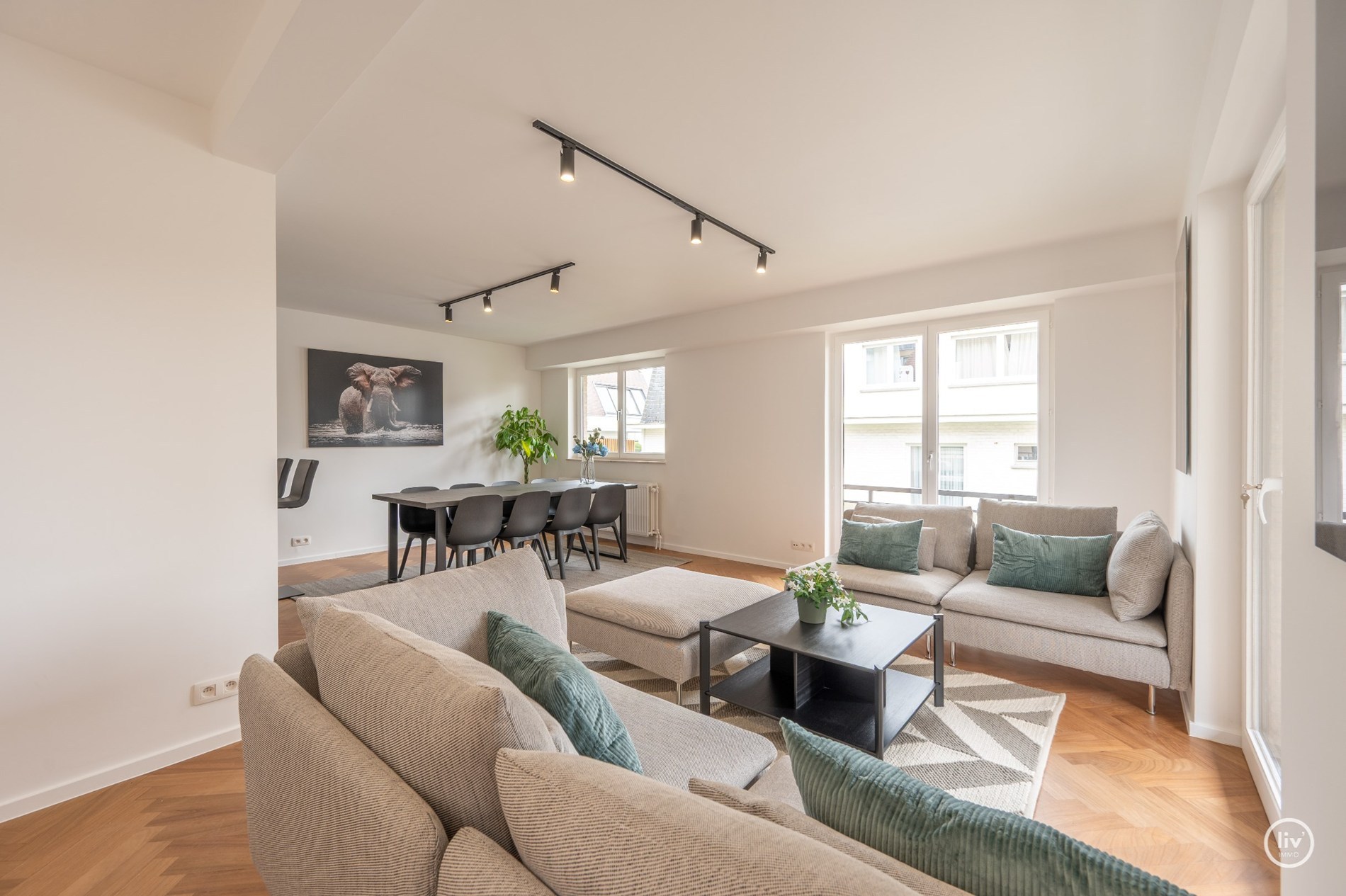 Appartement élégamment rénové avec 3 chambres dans un emplacement de premier choix à Duinbergen - à seulement 100 mètres de la digue! 