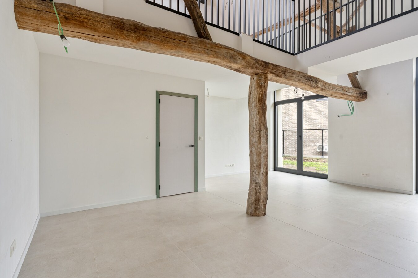 Exclusieve woning in volledig heropgebouwde hoeve op een perceel van 4a60ca! 