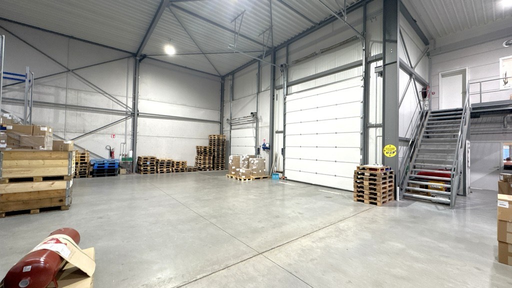 Logistiek bedrijfspand te koop aan A12 in Willebroek
