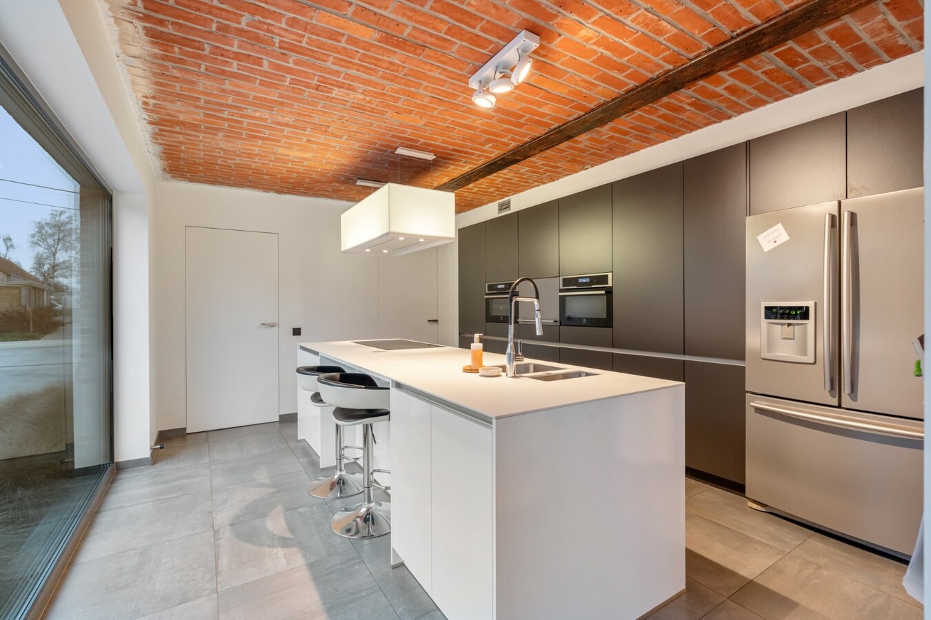 Uniek landhuis op een perceel van +/- 27 are in een GROENE oase 