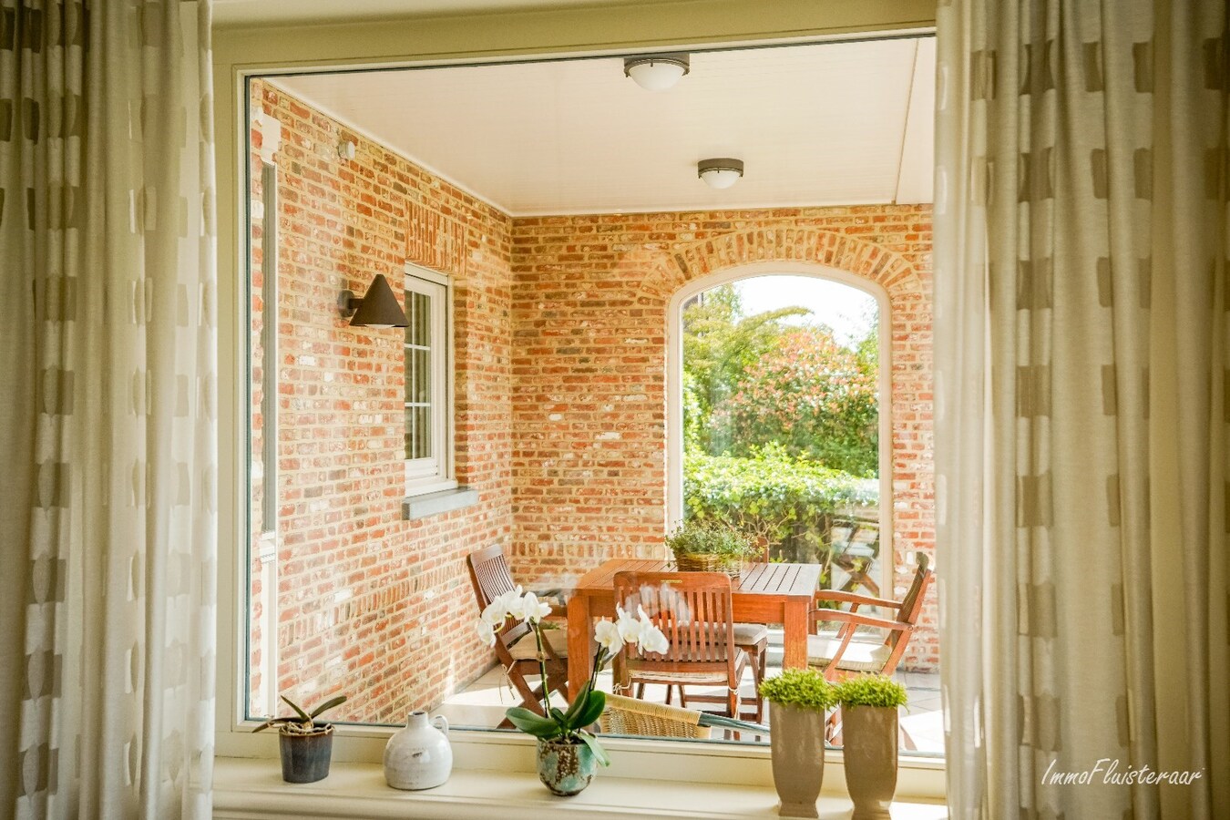 Royale, luxueuze villa met bijgebouwen op ca. 66a te Arendonk 