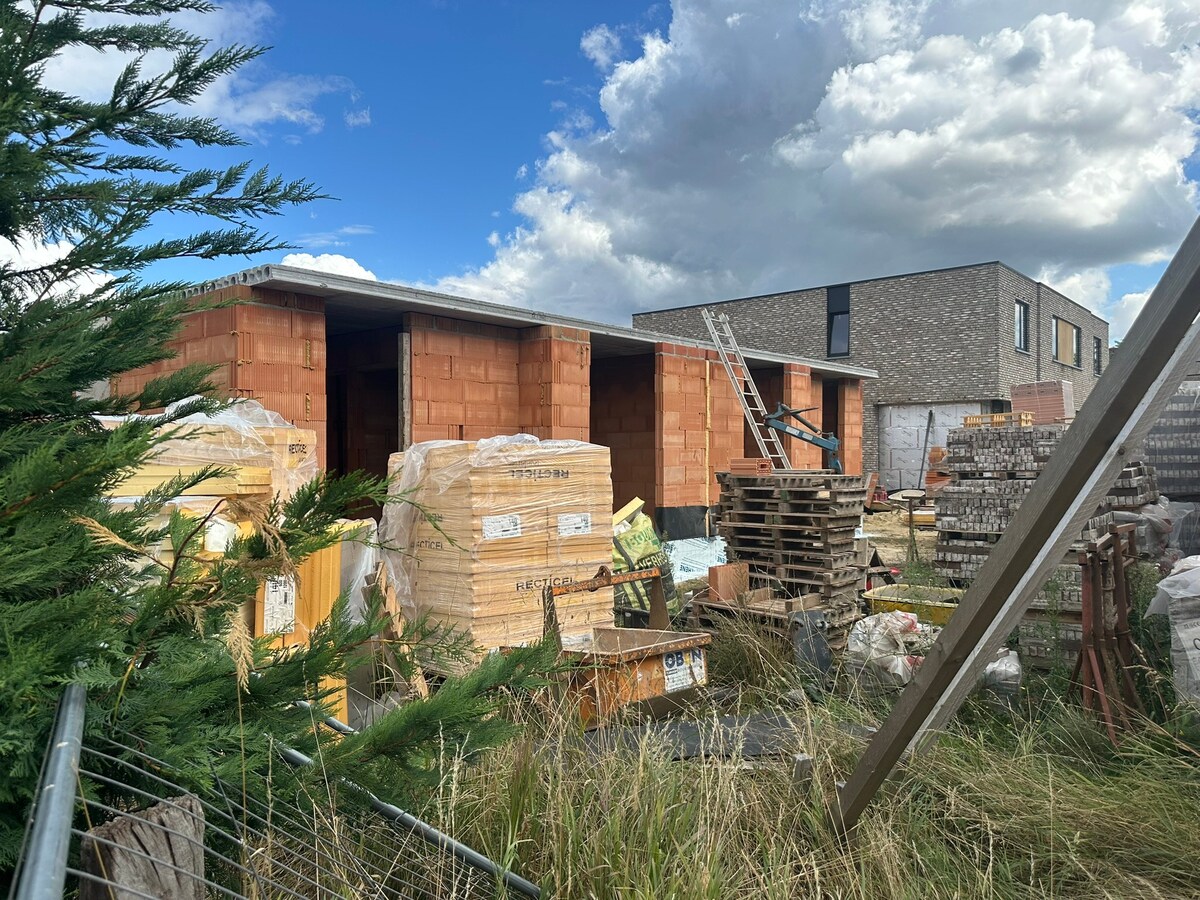 Luxueuze nieuwbouw woning op perceel van 9a59ca (extra 19a25ca of 37a15ca mogelijk ! ) 