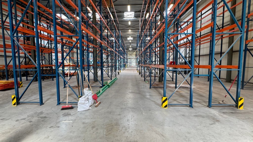 Logistiek bedrijfspand te huur in industriezone te Malle