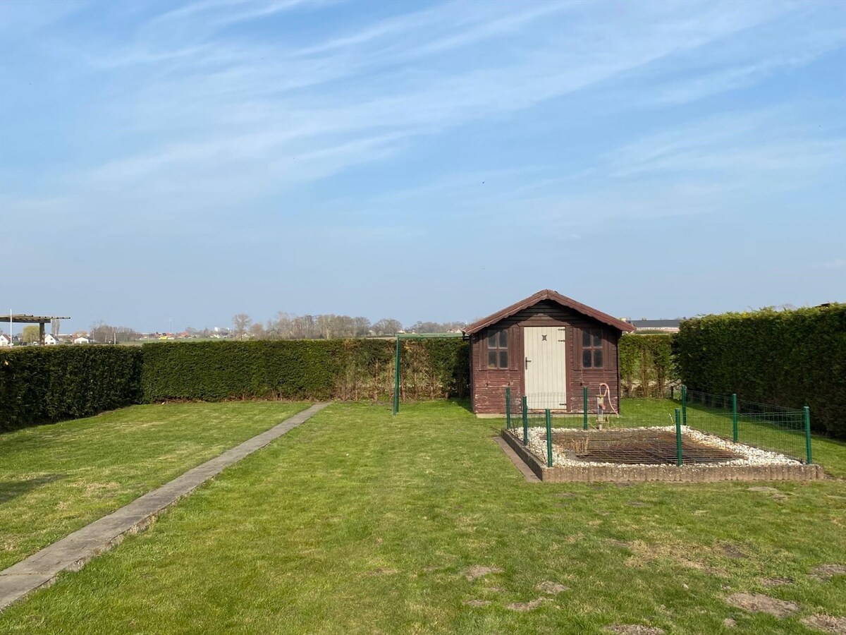 Rustig gelegen alleenstaande woning met 3 slaapkamers op 920 m² te Koekelare 