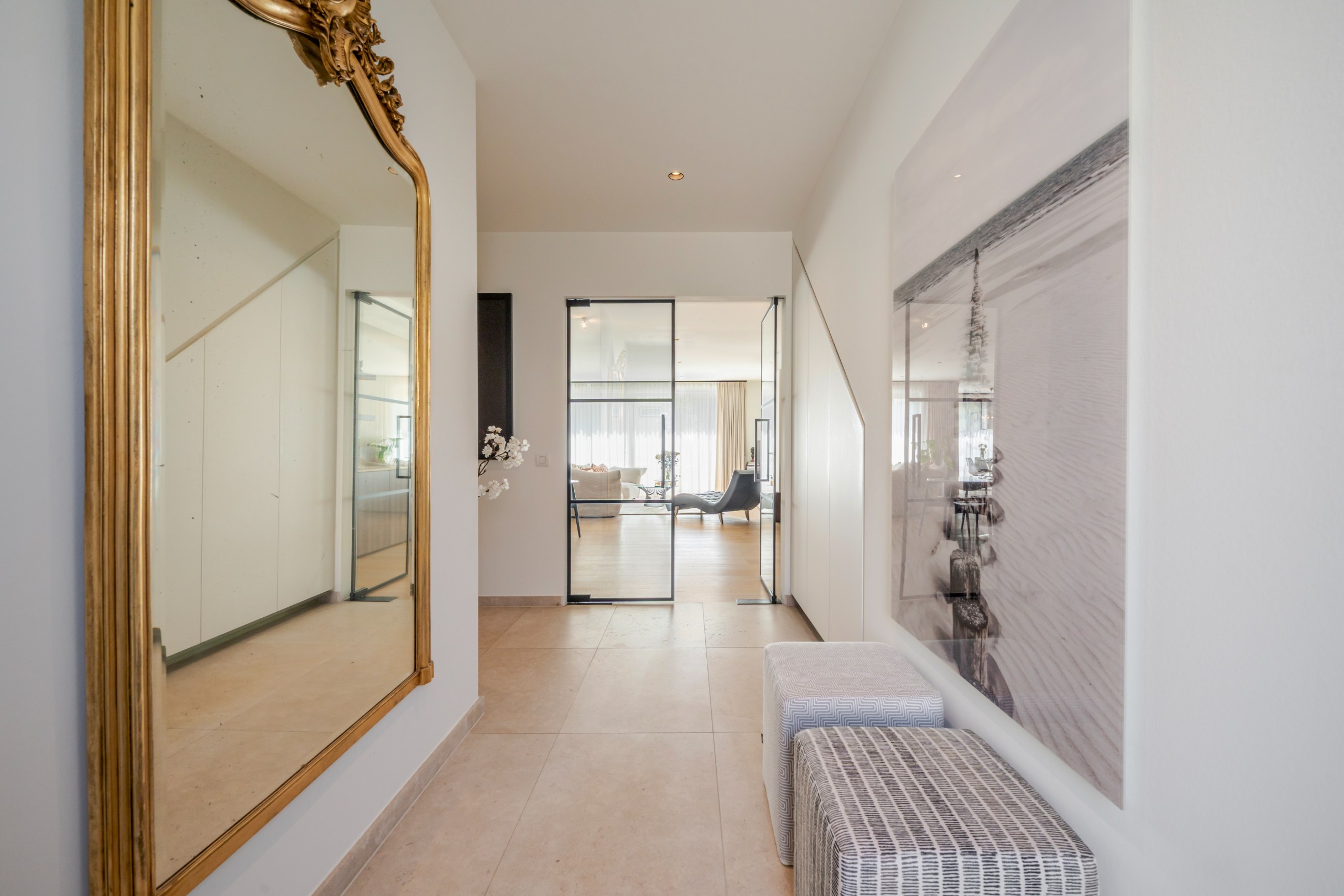 Magnifique villa jumelée très récente avec beaucoup de lumière, idéalement située en bordure du Zoute. 