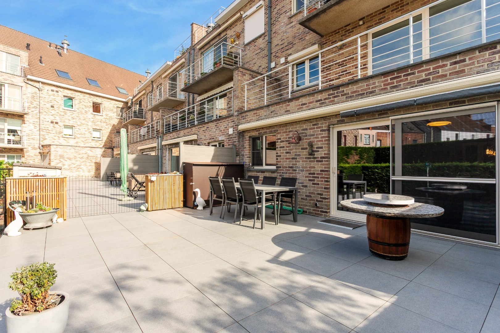 Instapklaar 2 slpk appartement met garage te Halle 