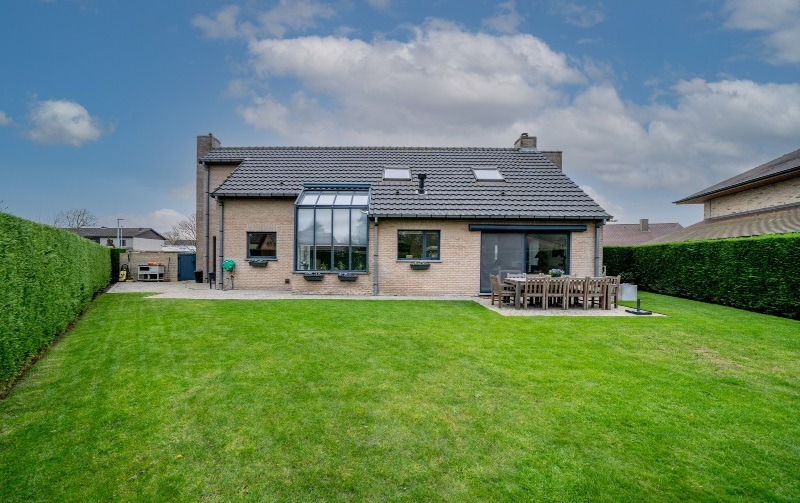 Rustig gelegen instapklare woning met 5 slaapkamers op 667 m² te Ichtegem 