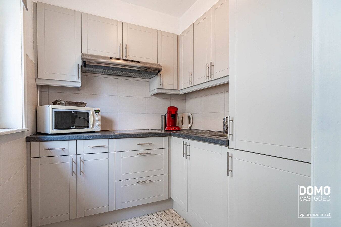 INSTAPKLAAR 1 SLAAPKAMERAPPARTEMENT VAN 58M2 MET TERRAS, GARAGEBOX EN BERGING BINNEN DE GROTE RING VAN HASSELT 